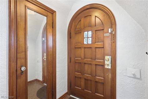 8005 Dresden Avenue Parma OH 44129