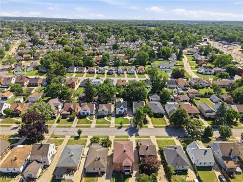 8005 Dresden Avenue Parma OH 44129