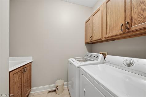 1070 Wedgefield Court NE North Canton OH 44720
