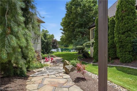 1070 Wedgefield Court NE North Canton OH 44720