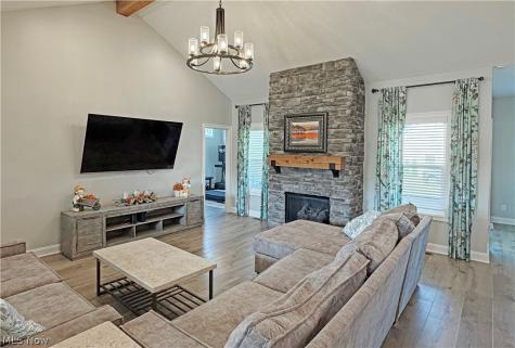 490 Byberry Drive NE Hartville OH 44632
