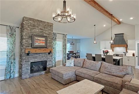 490 Byberry Drive NE Hartville OH 44632