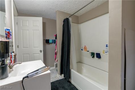 985 Bloomfield Avenue Akron OH 44302