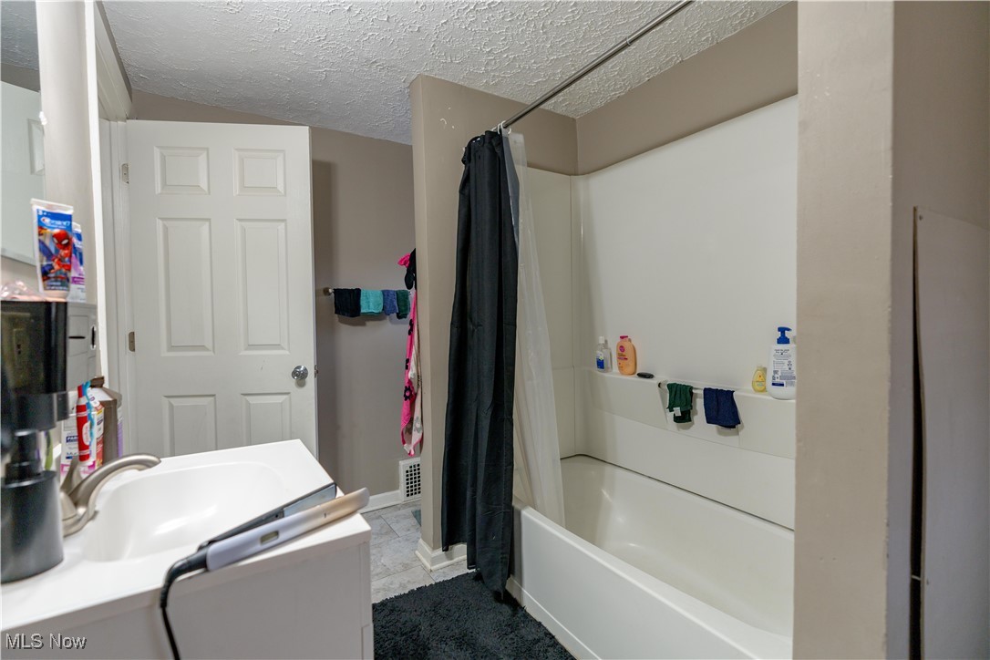 985 Bloomfield Avenue Akron OH 44302