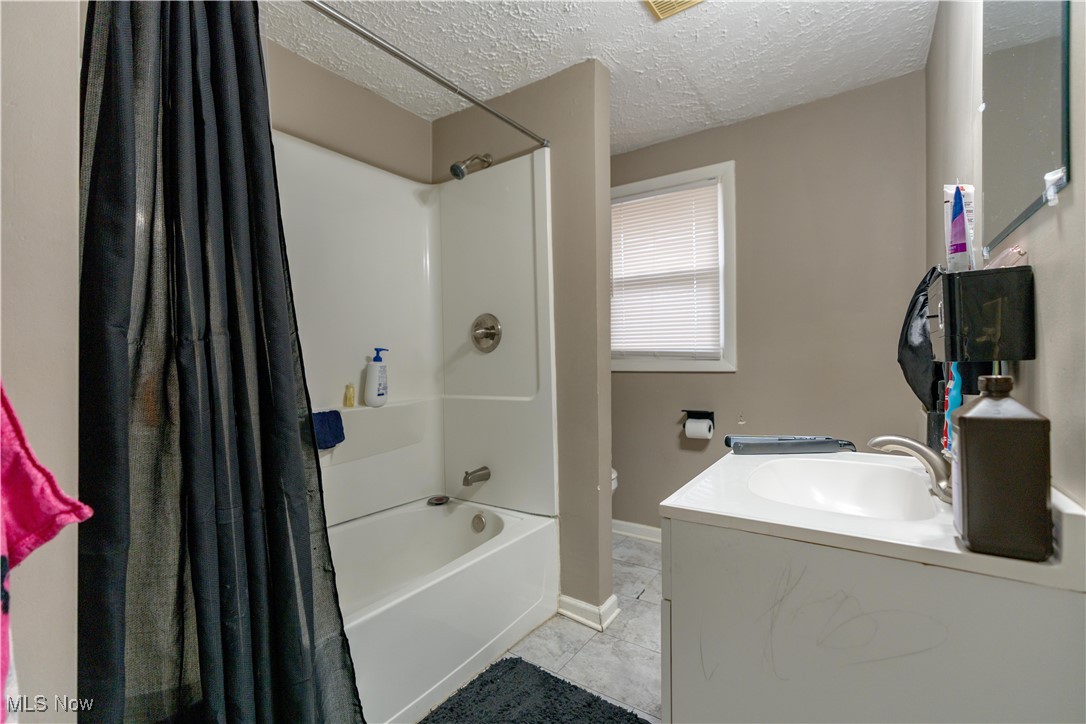 985 Bloomfield Avenue Akron OH 44302