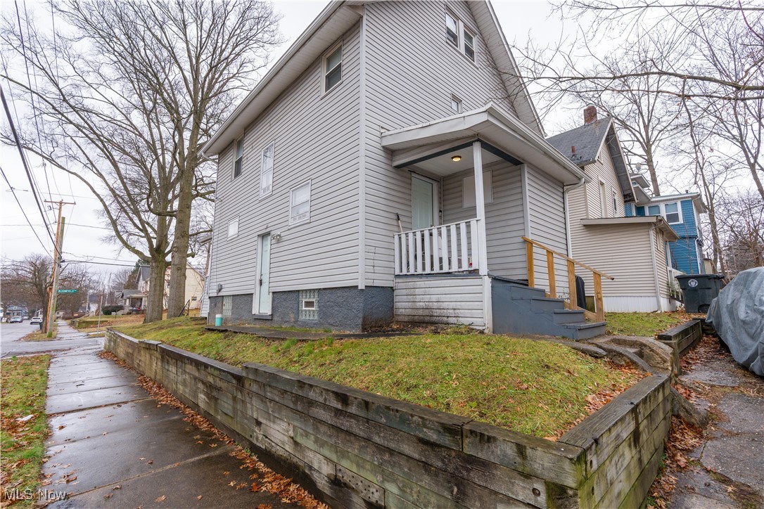 985 Bloomfield Avenue Akron OH 44302