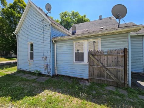 5915 Cable Avenue Cleveland OH 44127