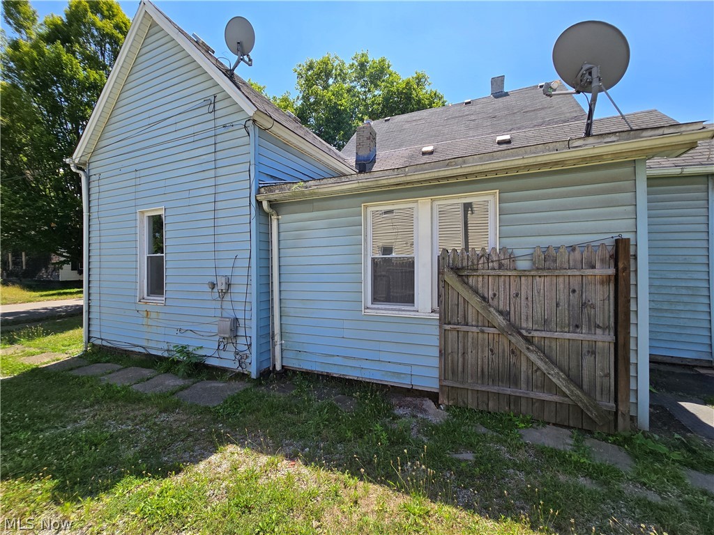 5915 Cable Avenue Cleveland OH 44127