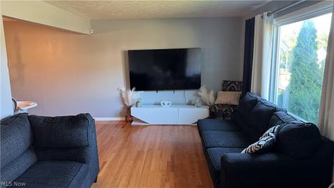 20704 Gardenview Drive Maple Heights OH 44137