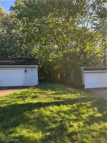 20704 Gardenview Drive Maple Heights OH 44137