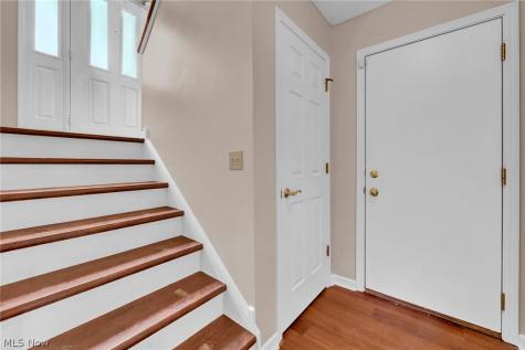 9561 Cyprus Lane Olmsted Falls OH 44138