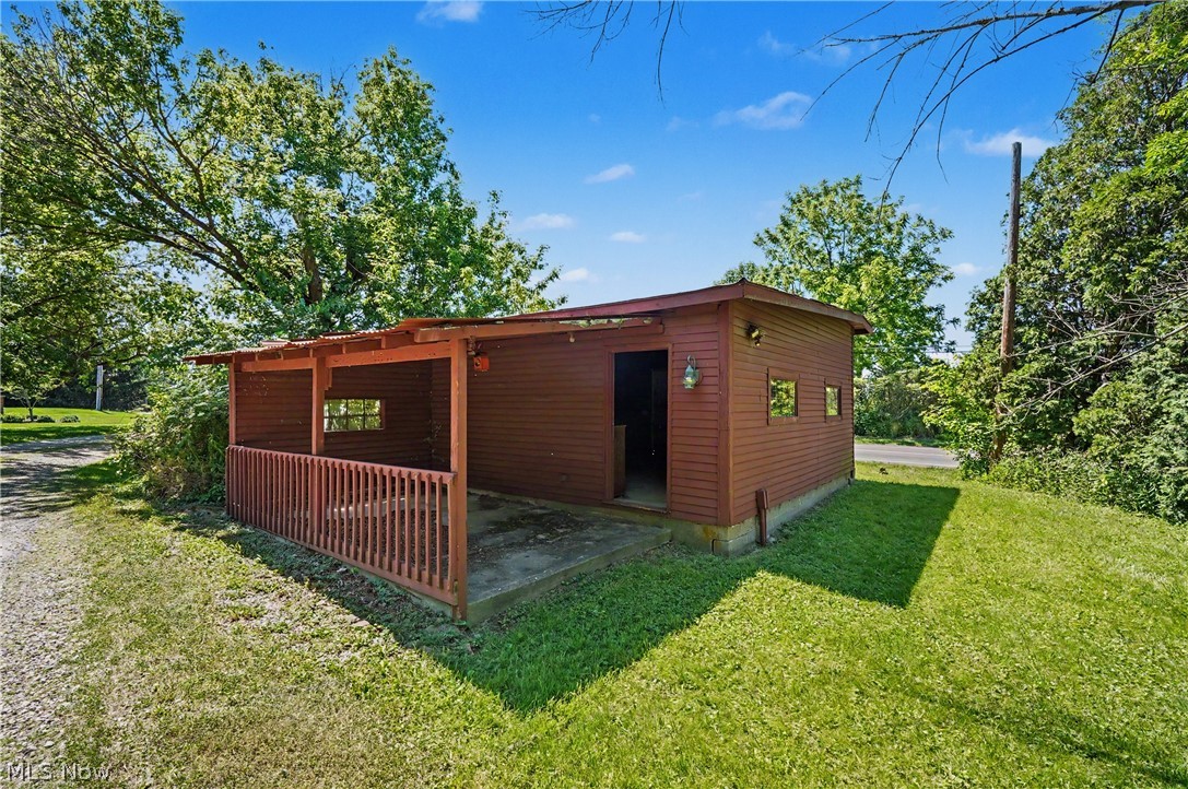 4622 Beechwood Avenue NE Paris OH 44669