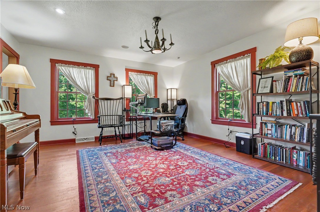 4622 Beechwood Avenue NE Paris OH 44669
