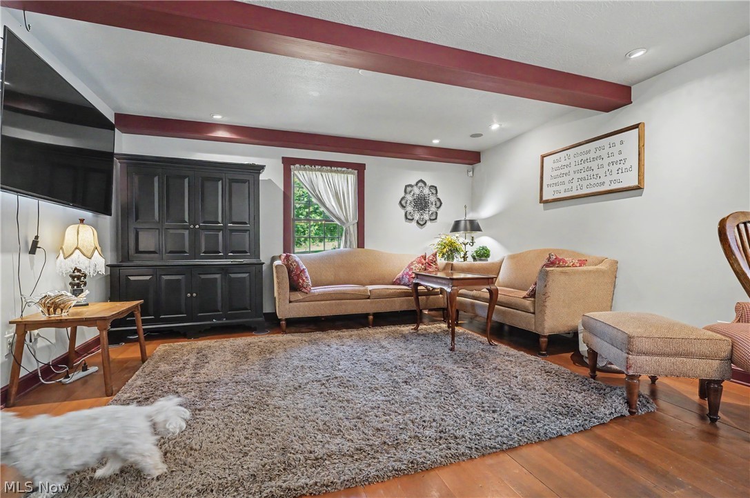 4622 Beechwood Avenue NE Paris OH 44669