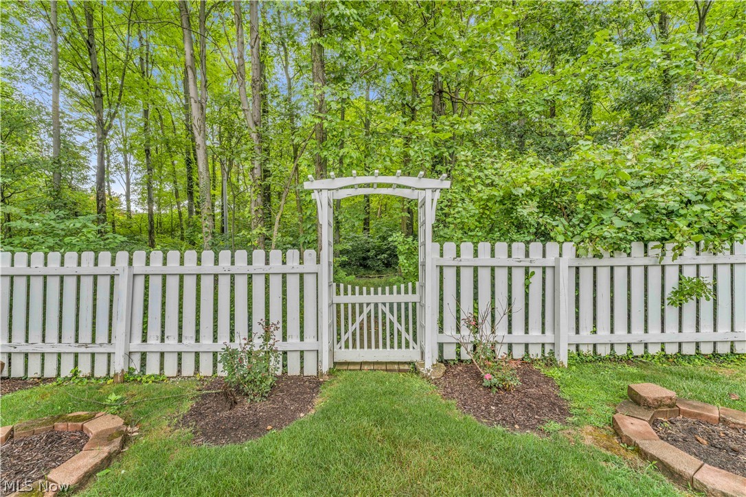 19757 Cross Trail S Strongsville OH 44136