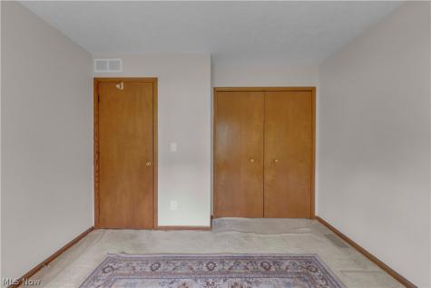 19757 Cross Trail S Strongsville OH 44136
