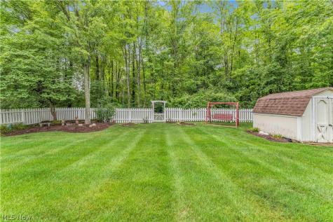 19757 Cross Trail S Strongsville OH 44136
