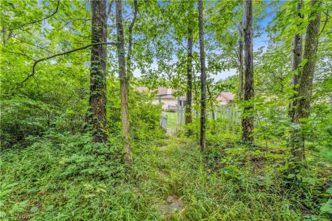 19757 Cross Trail S Strongsville OH 44136