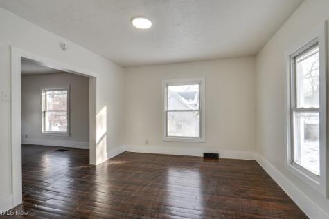 155 W Walnut Street Wadsworth OH 44281