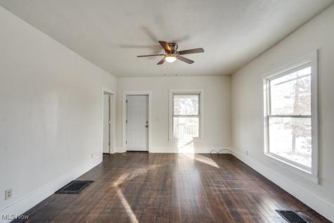155 W Walnut Street Wadsworth OH 44281