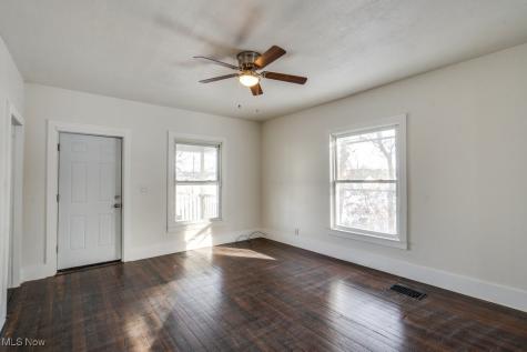 155 W Walnut Street Wadsworth OH 44281