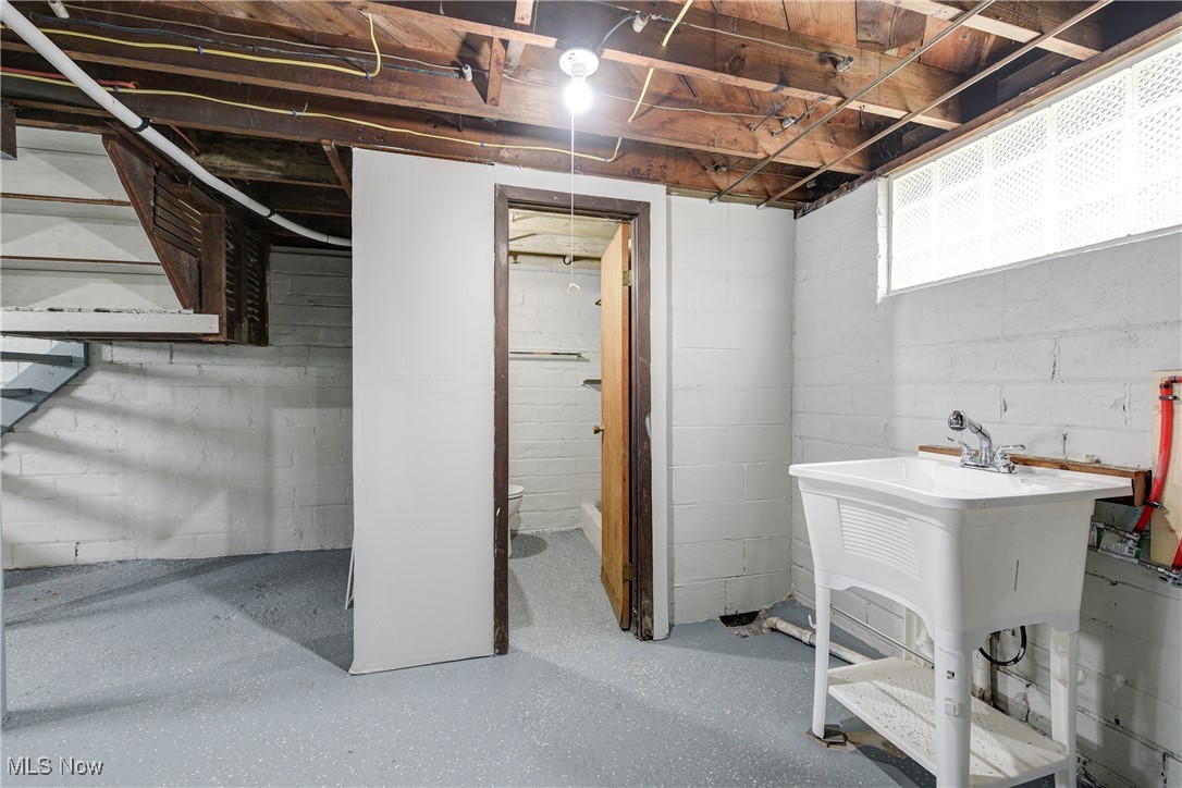 4040 W 158th Street Cleveland OH 44135