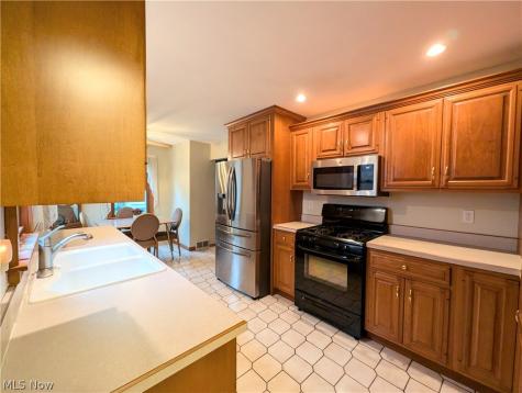 414 E Paige Avenue Barberton OH 44203