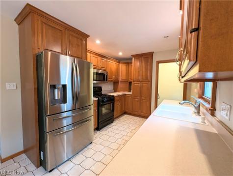 414 E Paige Avenue Barberton OH 44203