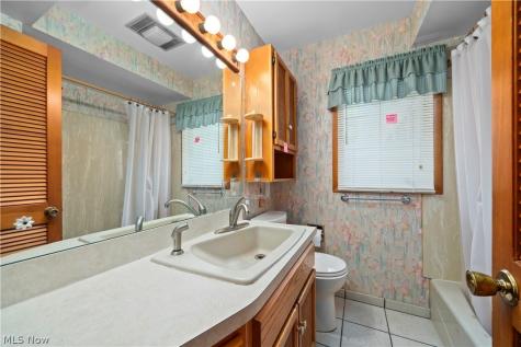 7790 Lewis Road Olmsted Falls OH 44138