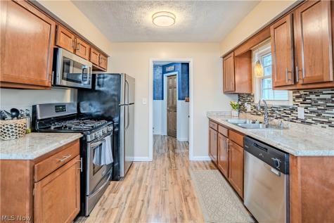 5703 Haverhill Avenue Parma OH 44129
