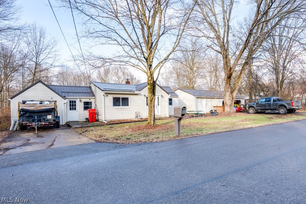 6095 Bell Avenue Hubbard OH 44425