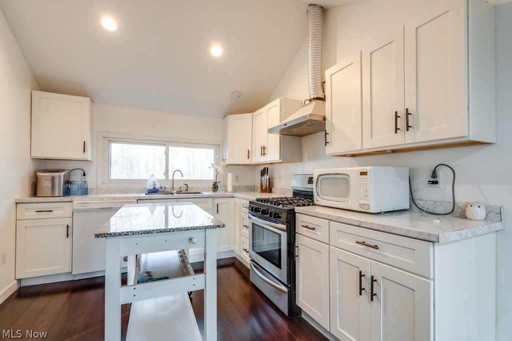 6095 Bell Avenue Hubbard OH 44425