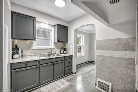 15907 Walden Avenue Cleveland OH 44128
