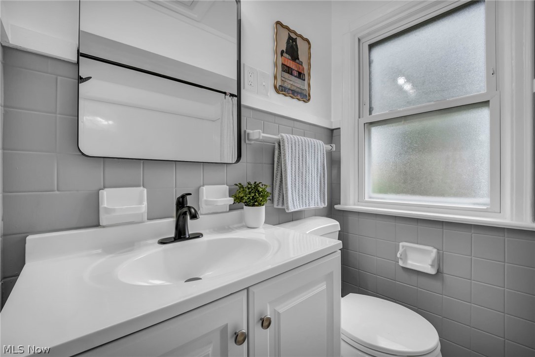 15907 Walden Avenue Cleveland OH 44128