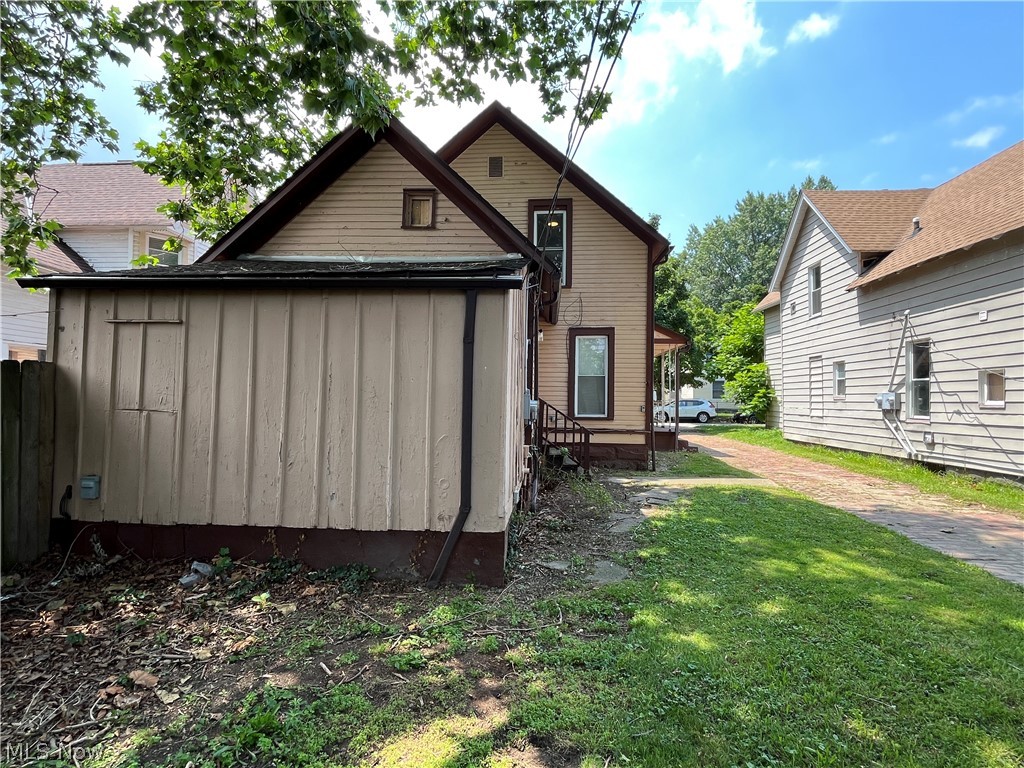 2053 W 95th Street Cleveland OH 44102