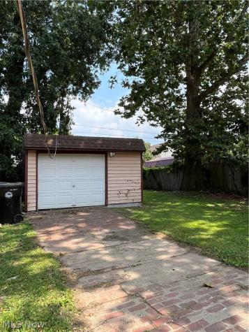 2053 W 95th Street Cleveland OH 44102
