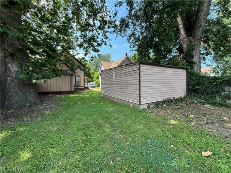 2053 W 95th Street Cleveland OH 44102