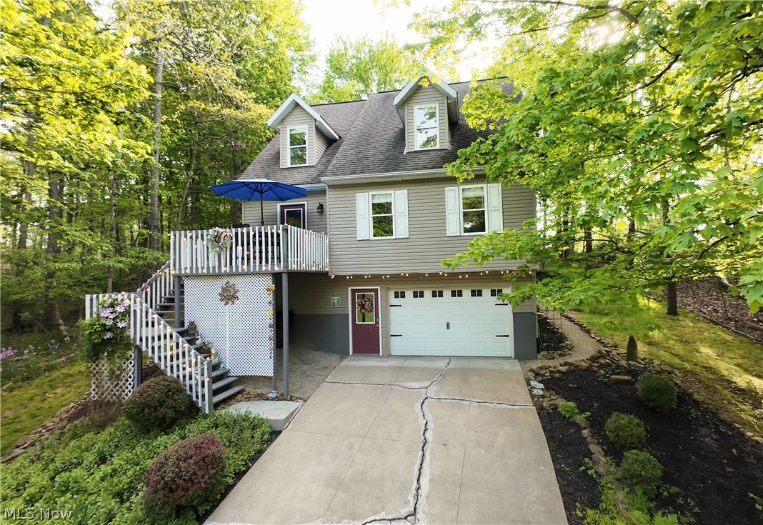 677 Floral Valley E Howard OH 43028