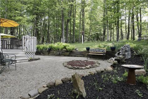 677 Floral Valley E Howard OH 43028