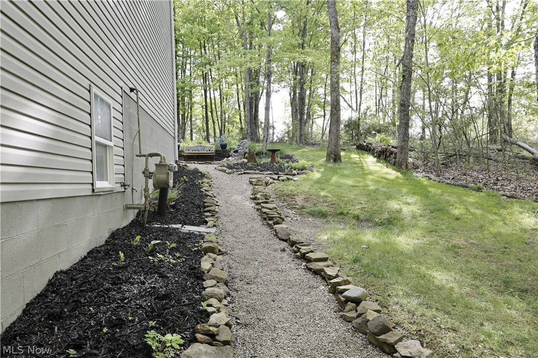 677 Floral Valley E Howard OH 43028