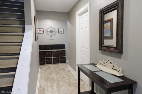 677 Floral Valley E Howard OH 43028