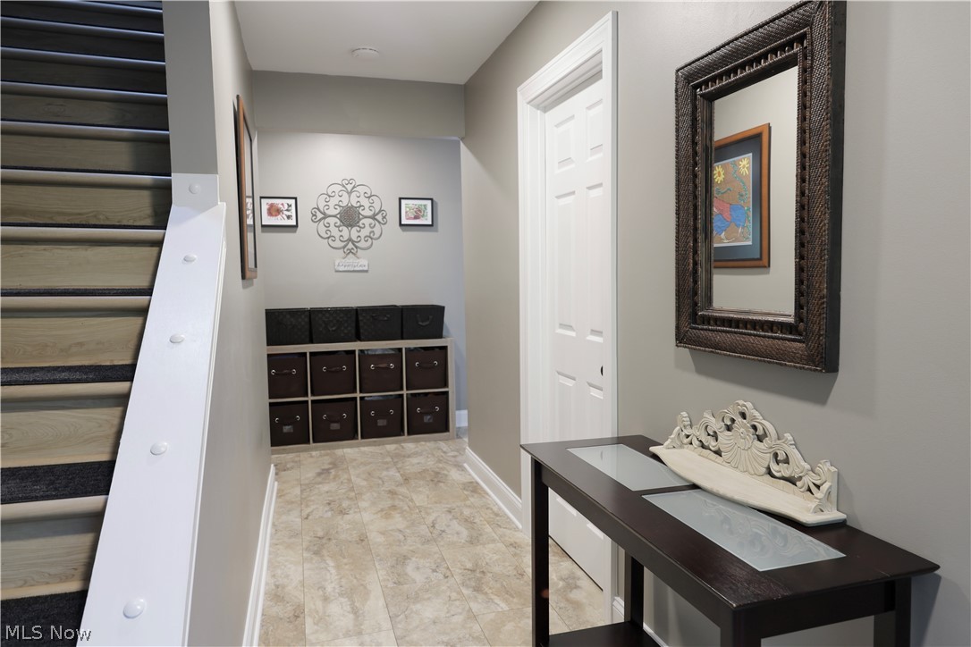 677 Floral Valley E Howard OH 43028
