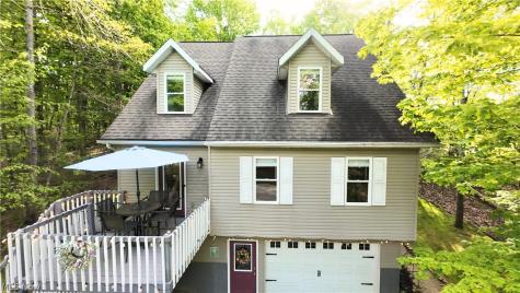 677 Floral Valley E Howard OH 43028