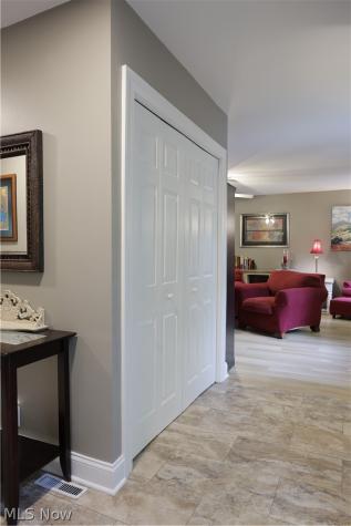 677 Floral Valley E Howard OH 43028