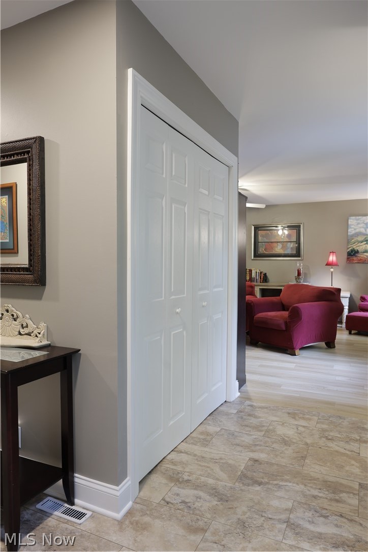 677 Floral Valley E Howard OH 43028