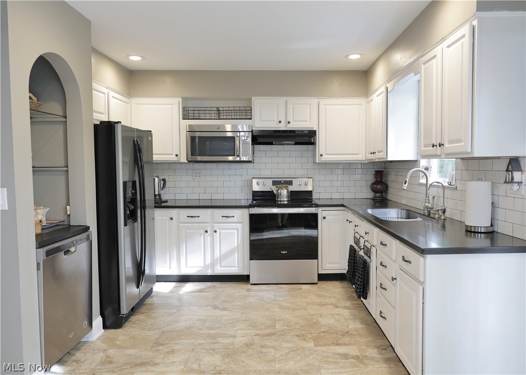 677 Floral Valley E Howard OH 43028