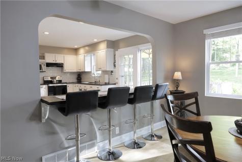 677 Floral Valley E Howard OH 43028