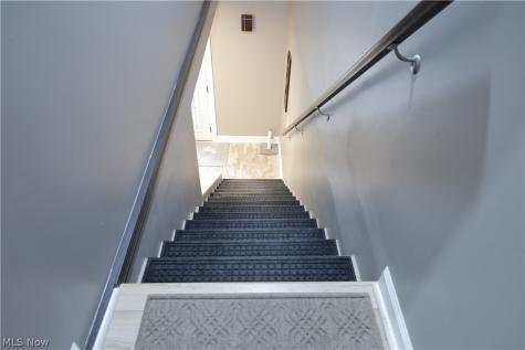 677 Floral Valley E Howard OH 43028