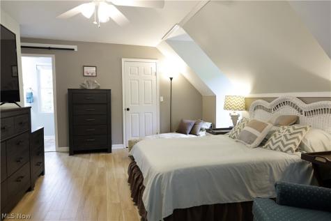 677 Floral Valley E Howard OH 43028