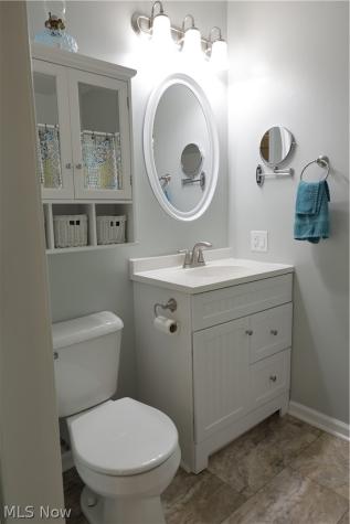 677 Floral Valley E Howard OH 43028